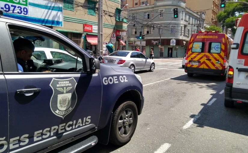 Além da Guarda Municipal, ambulâncias do Siate e Samu foram acionadas para atender os feridos. | Gerson Klaina / Tribuna do Paraná/