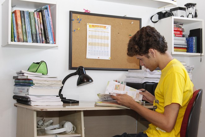 Renan Santos Viana, filho de porteiro e diarista, calouro de Medicina na UFPR. | Cassiano Rosario/Gazeta do Povo