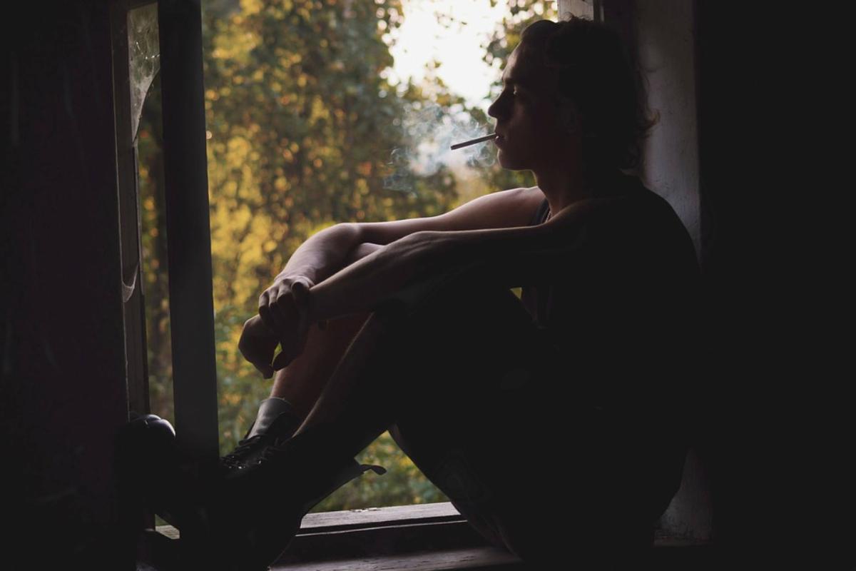 Será que o financiamento intenso de programas de treinamento de trabalhadores é o caminho para lidarmos com o tipo de angústia existencial evidenciada pela entrada no abuso de opioides? | Pixabay