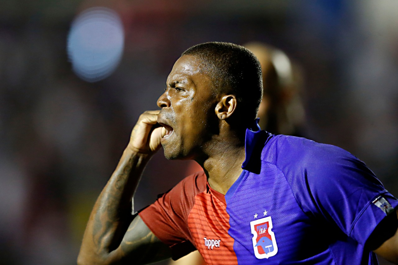 Maicosuel fez dois na goleada paranista. Foto: Albari Rosa/Gazeta do Povo | Albari Rosa/Gazeta do Povo/