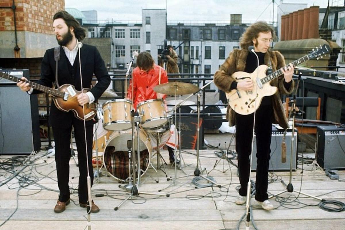 No dia 30 de janeiro de 1969, os Beatles tocaram juntos pela última vez. A apresentação ficou conhecida como Apple Rooftop Concert | Reprodução