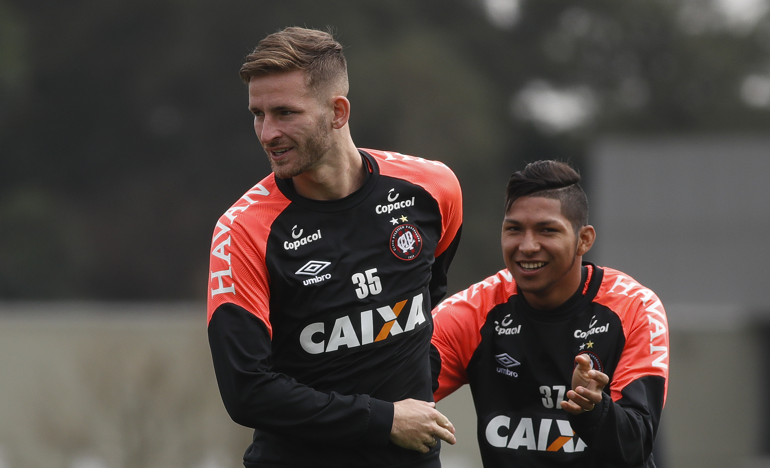 Zagueiro Léo Pereira está na mira do Flamengo para 2019 | Jonathan Campos/Gazeta do Povo