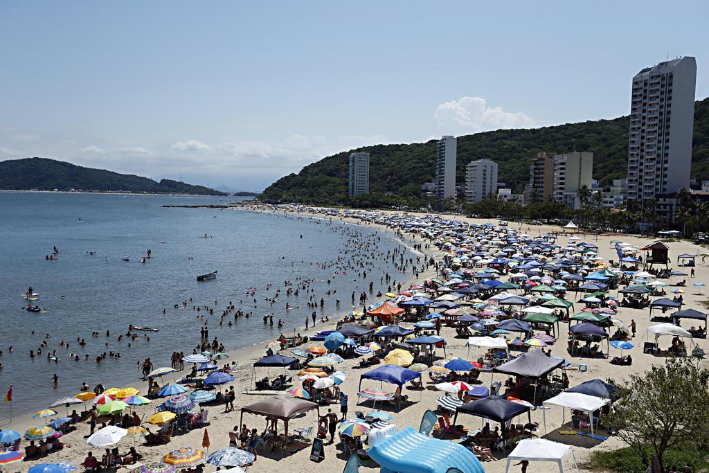 A alta concentração de pessoas no Litoral na temporada faz com que o consumo de água dispare nessa época do ano. | Albari Rosa/Gazeta do Povo