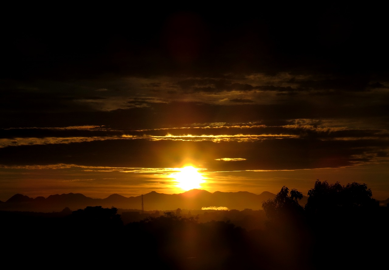 Nascer do sol em Curitiba nesta quarta (9) | Aniele Nascimento/Gazeta do Povo
