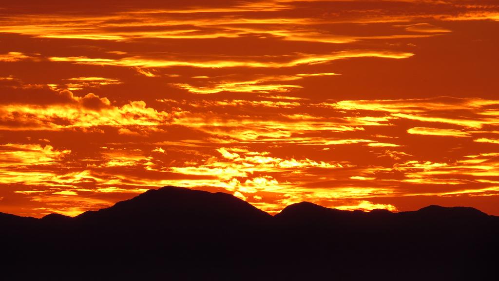 Você não foi o único que não conseguiu dormir direito essa noite: a madrugada foi realmente muito quente | Aniele Nascimento/Gazeta do Povo