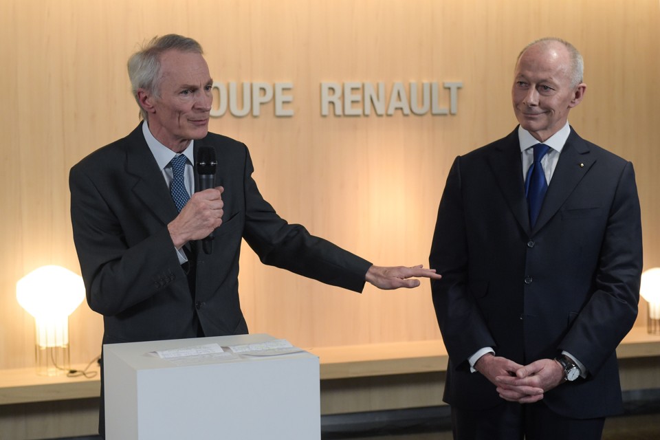 Na foto, Jean-Dominique Senard, novo presidente da Renault, e Thierry Bolloré, vice de Ghosn que agora assume a posição de diretor-geral ou CEO da montadora. | ERIC PIERMONT/AFP