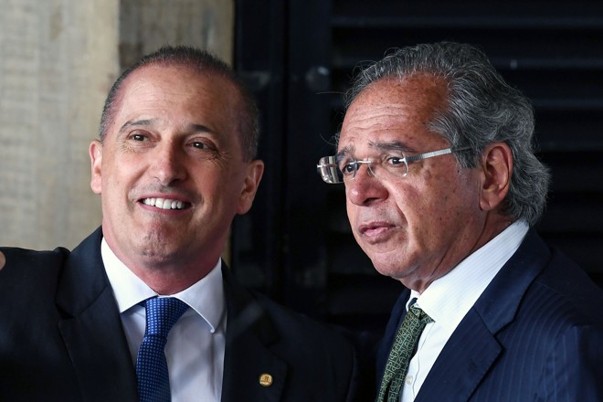Onyx Lorenzoni e Paulo Guedes: disputa no novo governo. | EVARISTO SA/AFP
