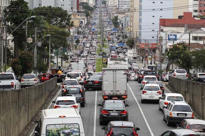 Frota de veículos em Curitiba: IPVA começa a vencer. | Daniel Caron/Gazeta do Povo