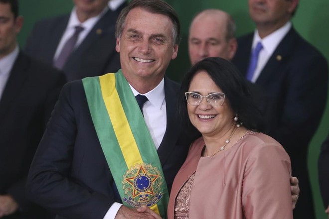 Bolsonaro empossa a ministra Damares Alves: ministério terá Diretoria de Promoção dos Direitos de Lésbicas, Gays, Bissexuais, Travestis e Transexuais . | Valter Campanato/Agência Brasil