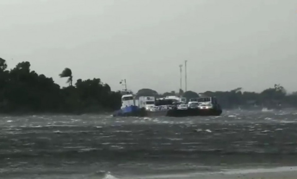 Os fortes ventos tiraram a balsa que faz a travessia entre Caiobá e Guaratuba sair do rumo | Reprodução/