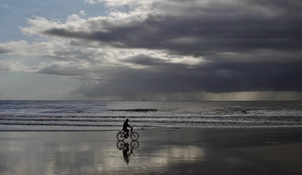 Veranistas vão encontrar muitas nuvens nas praias do estado | Daniel Castellano/Gazeta do Povo/Arquivo