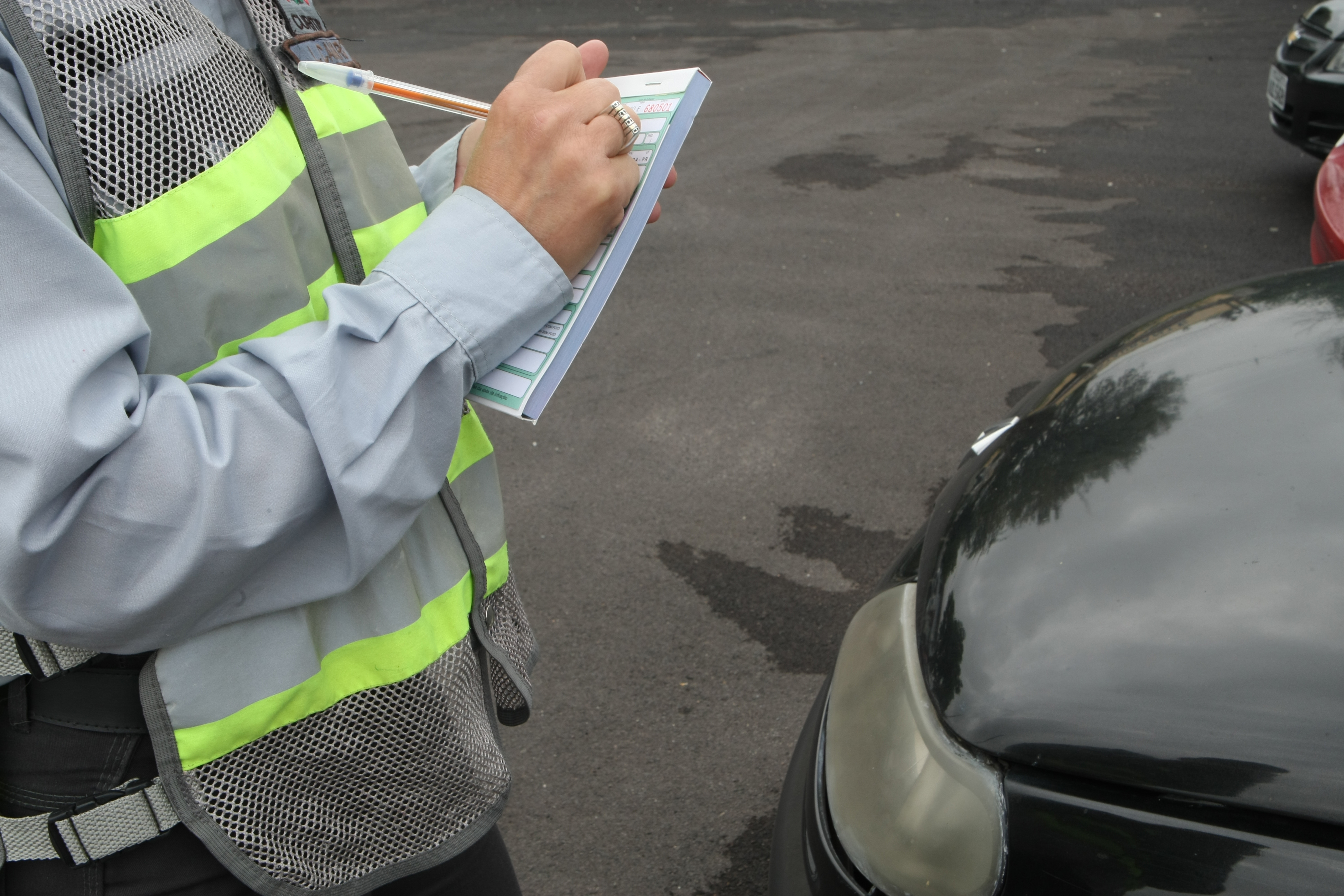 Setran e Guarda Municipal aplicaram mais de 4 mil multas em blitze ao longo de 2018 em Curitiba | Aniele Nascimento/Gazeta do Povo