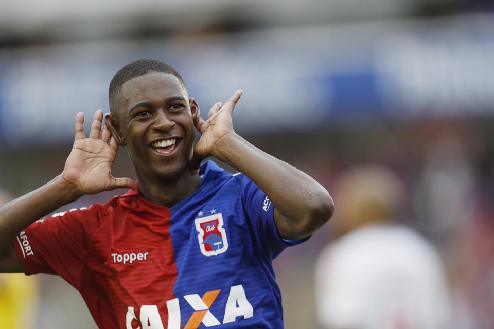 Paraná espera fechar ainda nesta semana a venda do volante Jhonny Lucas para o futebol europeu | Jonathan Campos/Gazeta do Povo