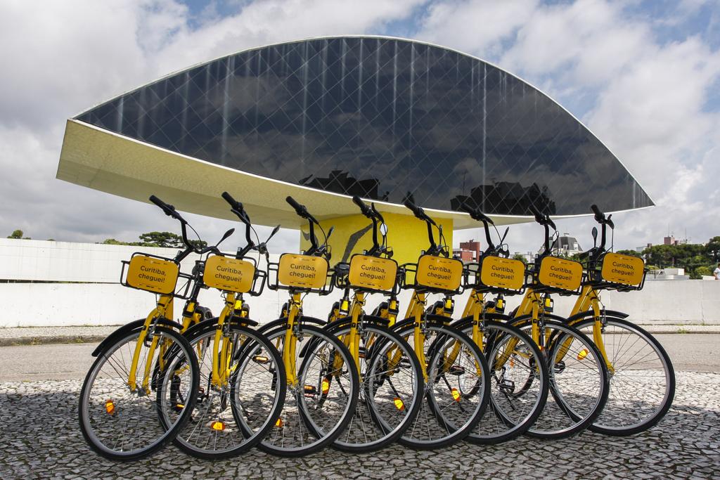 Bicicletas da Yellow estão disponíveis em 13 bairros de Curitiba ao custo de R$ 1 por  10 minutos. | Cassiano Rosario/Gazeta do Povo