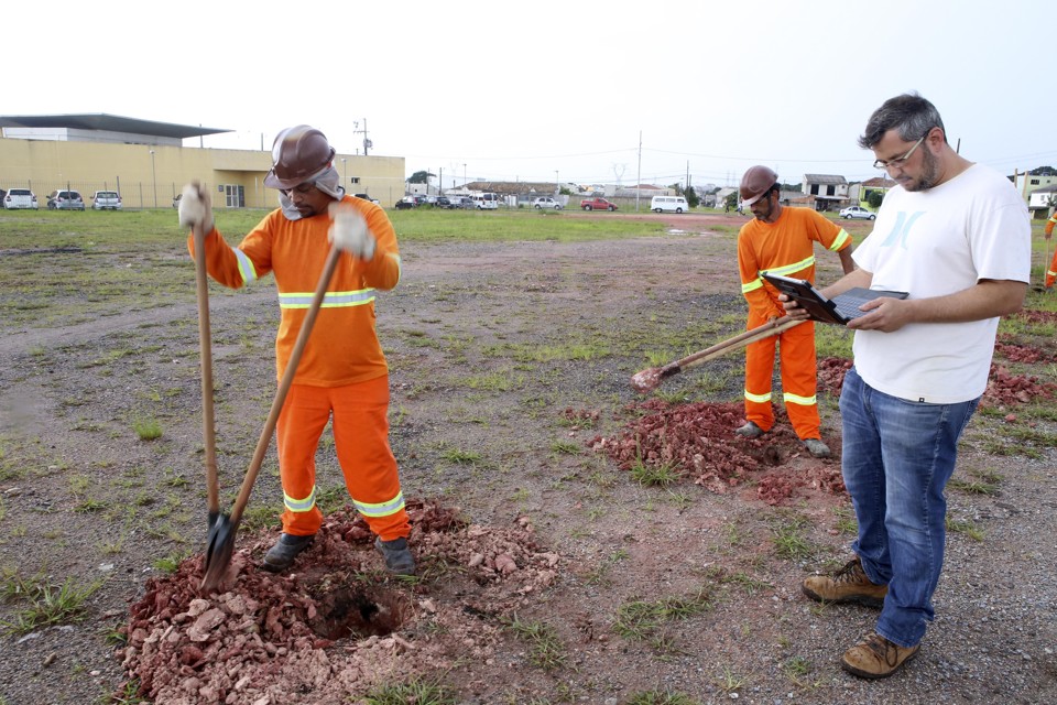 Operários começam a construção do Terminal do Tatuquara. | Cesar Brustolin / Prefeitura de Curitiba/