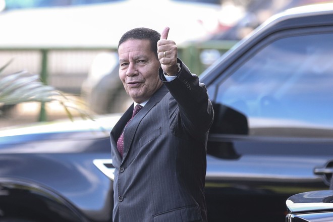 General Mourão, vice-presidente da República, defende a promoção do filho ao cargo de assessor especial da presidência do Banco do Brasil | José Cruz/Agência Brasil