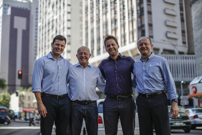 Duas gerações à frente da Razão Imobiliária: Luis Moser e Lino Moser (1ª geração); Marlon Luis Moser e João Felipe Motter Gottschild (2ª geração). | Jonathan Campos/Gazeta do Povo