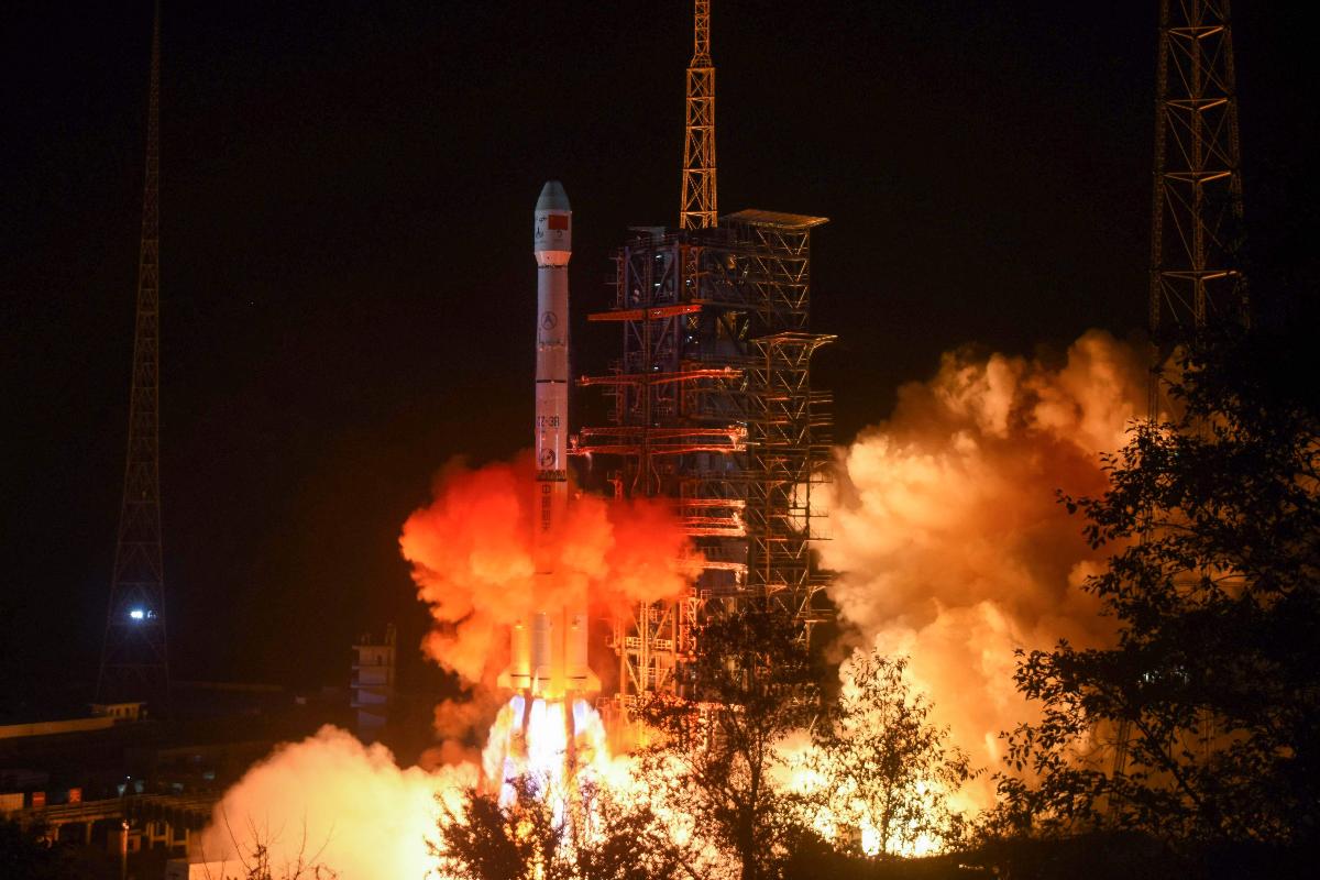 Lançamento do foguete que transportou a sonda lunar Chang'e 4, na madrugada de 8 de dezembro de 2018 | STR/AFP