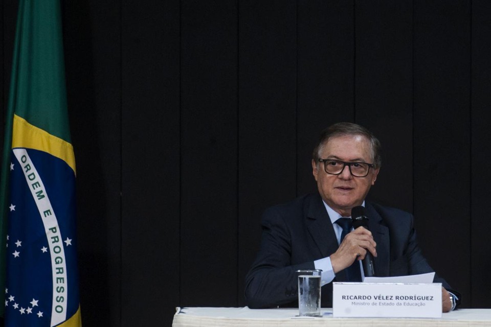 O servidor exonerado não era uma indicação da gestão de Bolsonaro. Vélez escolheu Carlos Alberto Decotelli para presidir o FNDE, que ainda não assumiu o cargo | Marcello Casal jr/
Agência Brasil