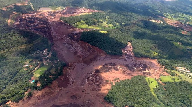 Vista aérea da área atingida pelo rompimento da barragem da Vale em Brumadinho | HO/AFP