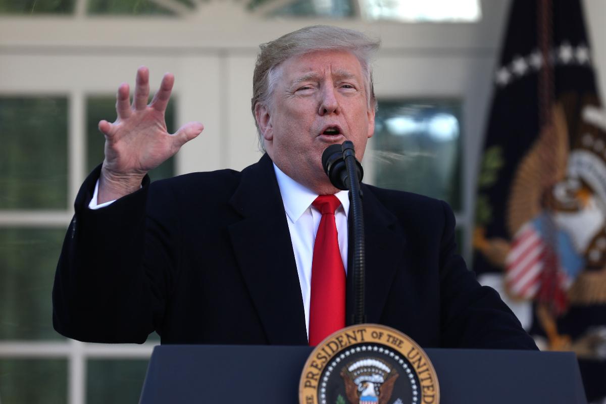 O presidente Donald Trump fala sobre a paralisação parcial do governo federal, na Casa Branca, Washington, 25 de janeiro | ALEX EDELMAN / AFP