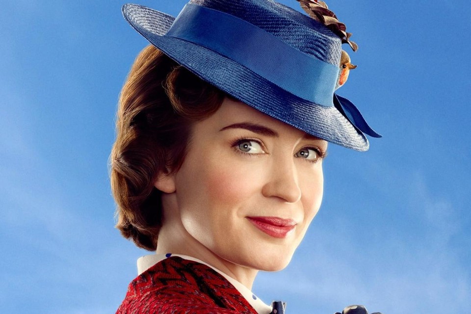 A Mary de Emily Blunt incorpora emoções que carecem de autenticidade. Sem os enigmáticos olhos azuis e a encantadora voz de soprano de Julie Andrews, Blunt lembra mais uma rígida diretora de escola | Divulgação
