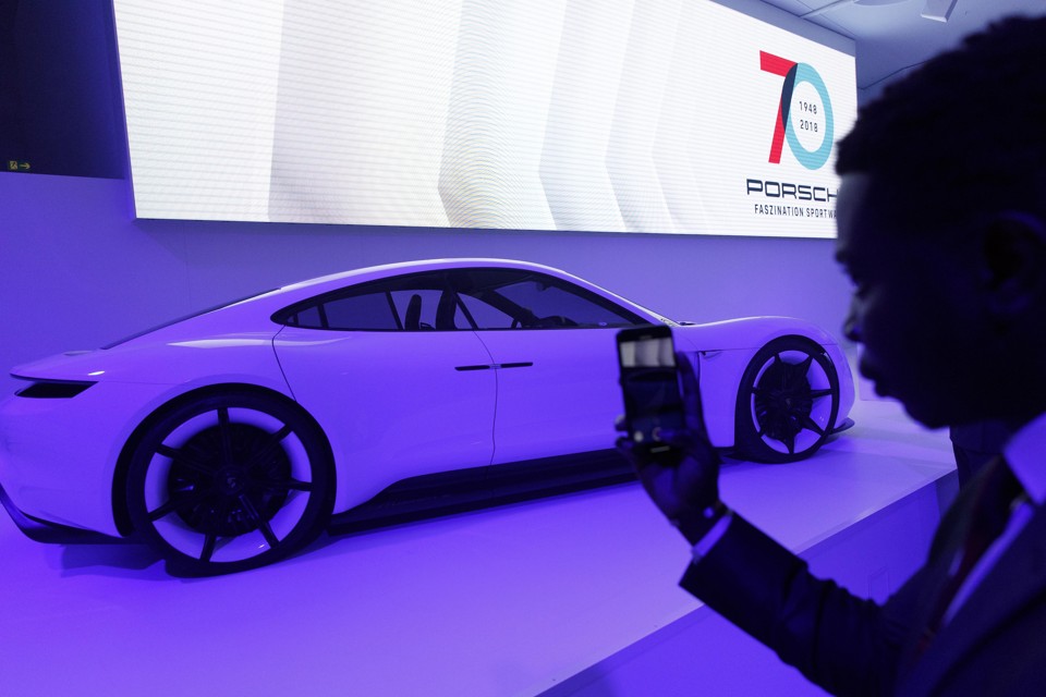 Taycan é o primeiro carro a competir diretamente com a Tesla | Alex Kraus/Bloomberg