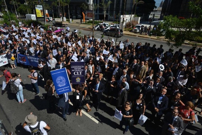 Em São Paulo (SP), advogados, juízes e servidores participaram de ato contra a extinção da Justiça do Trabalho. | Divulgação/Anamatra