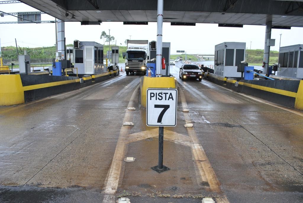 Cancelas foram liberadas na praça de pedágio de Jacarezinho. Foto: Jivago França/Especial para a Gazeta do Povo | /