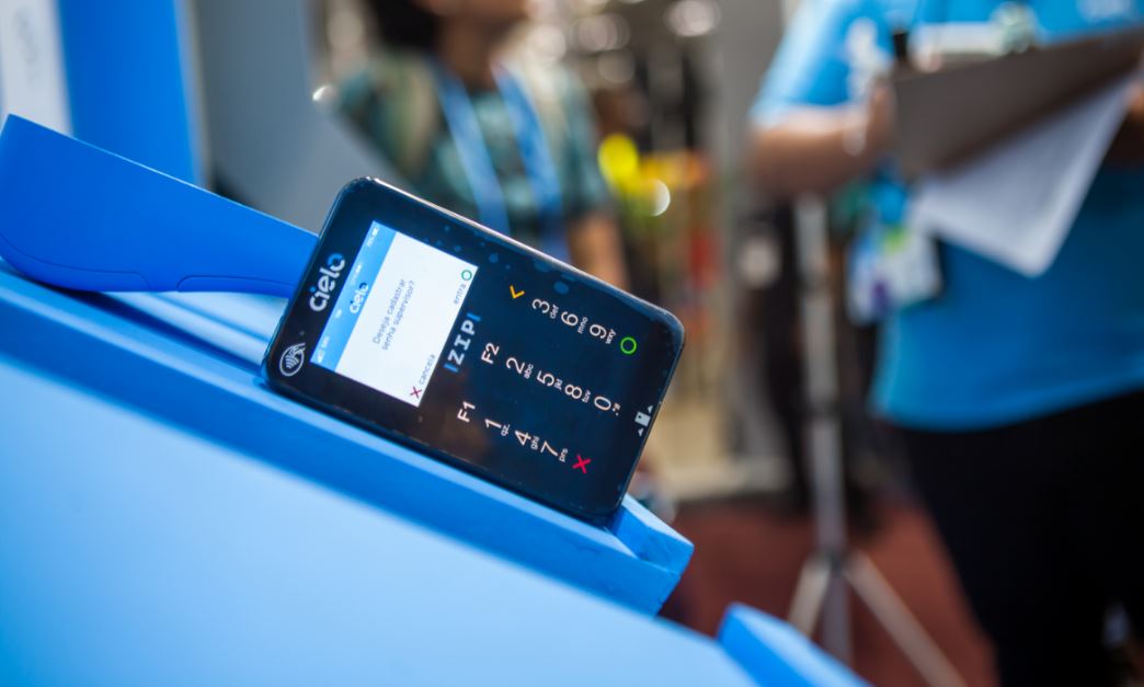 Na foto, Cielo Zip, a maquininha para MEIs e pequenos comerciantes da Cielo. | Divulgação/