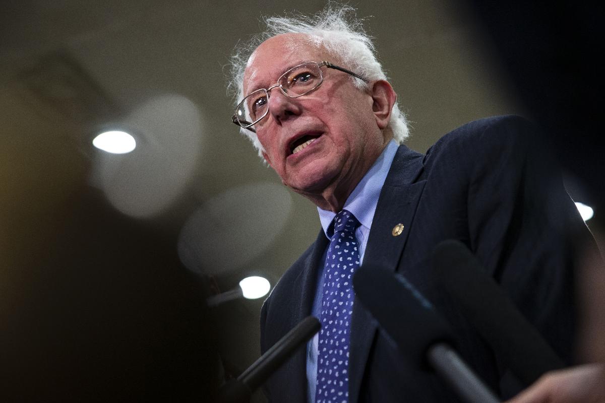 “Estava um pouco ocupado”, disse Bernie Sanders ao justificar o seu desconhecimento do caso | Al Drago/Bloomberg