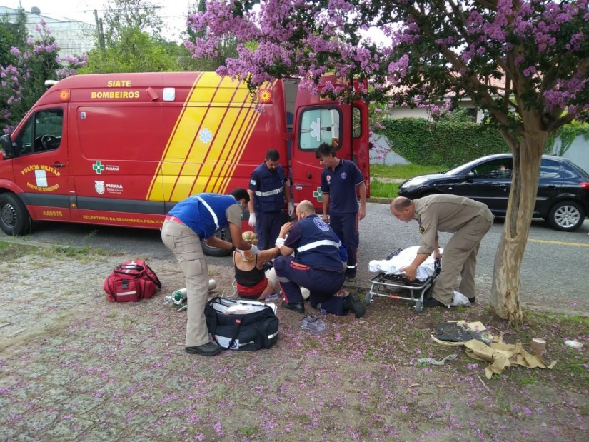 Mulher de 60 anos  foi socorrido com  ferimentos graves. | Gerson Klaina/Tribuna do Paraná