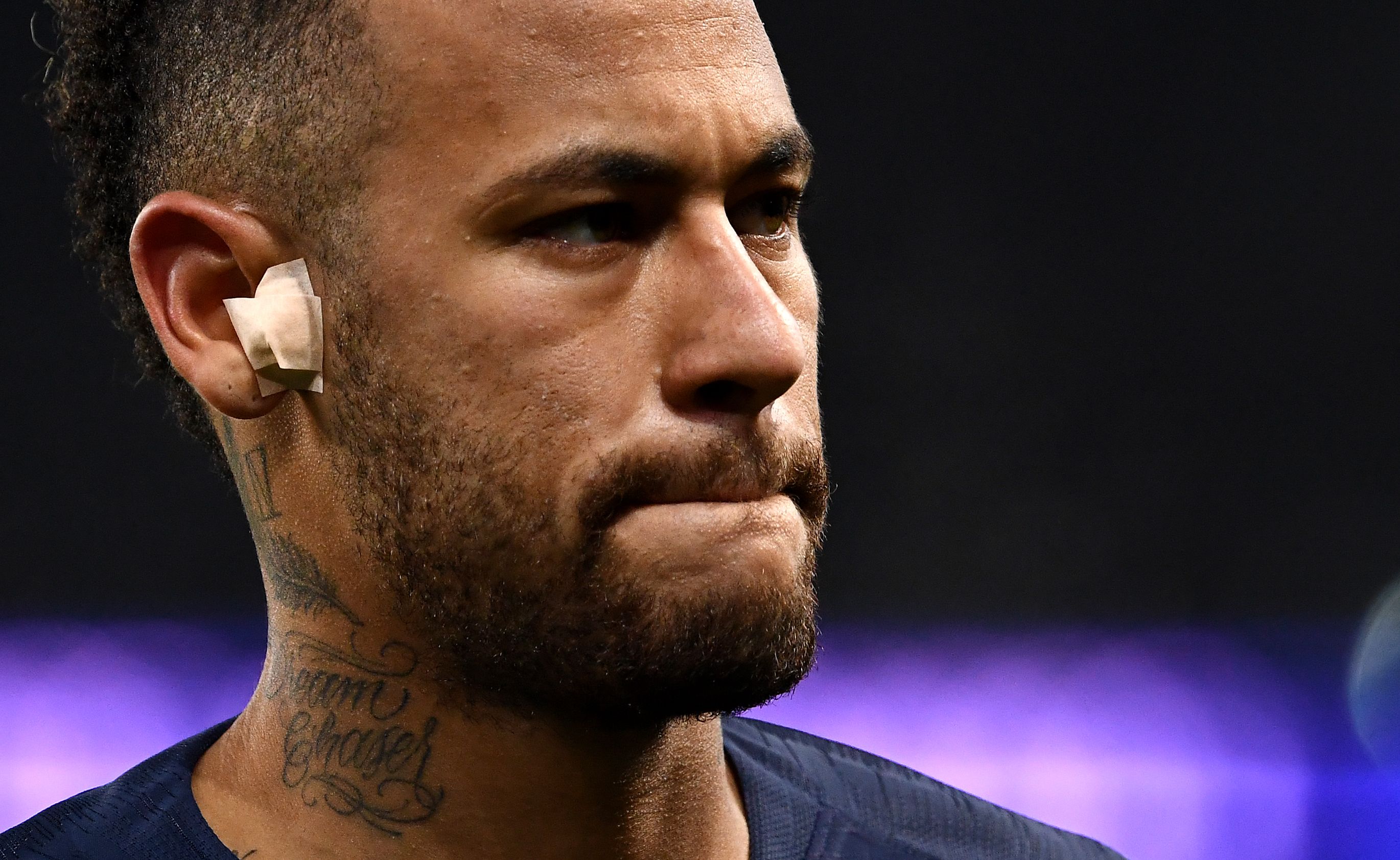 Problema no pé direito volta a incomodar Neymar. | FRANCK FIFE/AFP