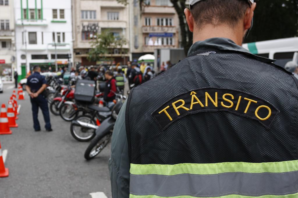 Motos estão sendo o principal alvo das fiscalizações da Setran. | Cassiano Rosario/Gazeta do Povo
