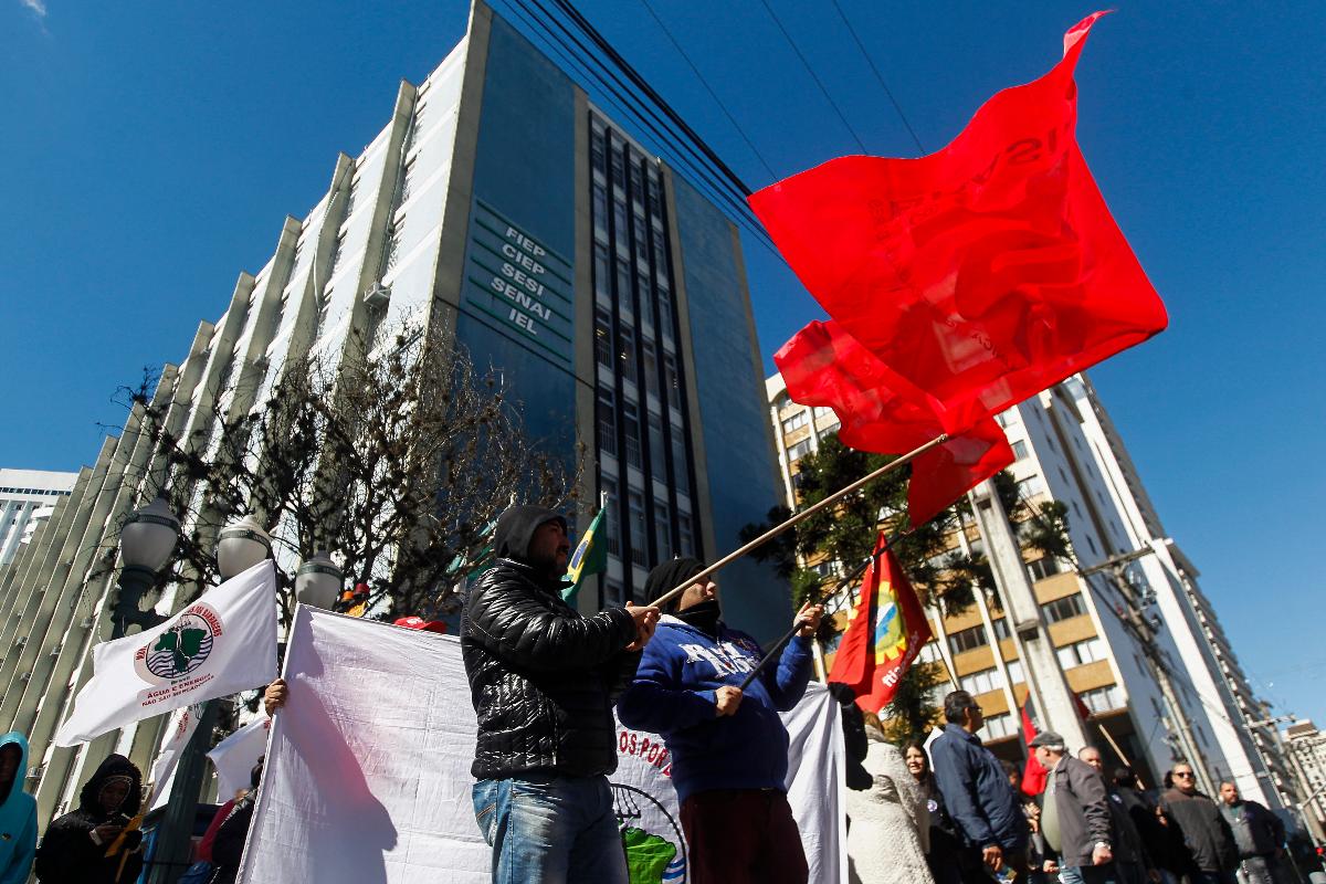 Sindicalistas de Curitiba participam do Dia do Basta, manifestação promovida pela CUT, em 10 de agosto de 2018. | André RodriguesGazeta do Povo