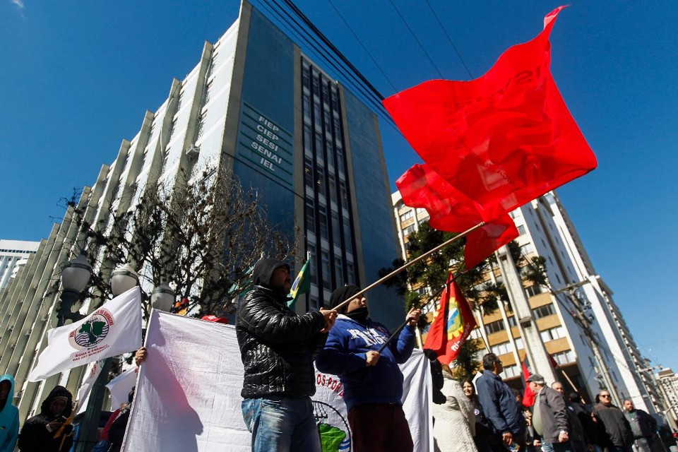 Sindicalistas de Curitiba participam do Dia do Basta, manifestação promovida pela CUT, em 10 de agosto de 2018. | André RodriguesGazeta do Povo