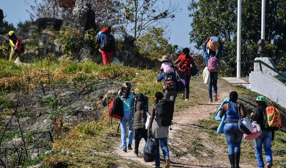 Venezuelanos fogem para o Brasil