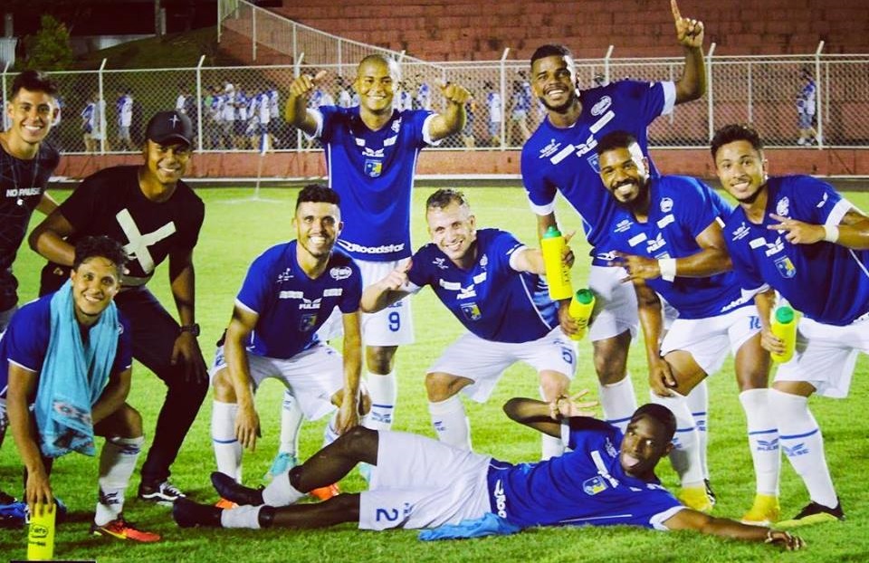 Jogadores do Foz comemoram no gramado do ABC a histórica vitória sobre o Boa Esporte, pela Copa do Brasil | Facebook/Foz do Iguaçu