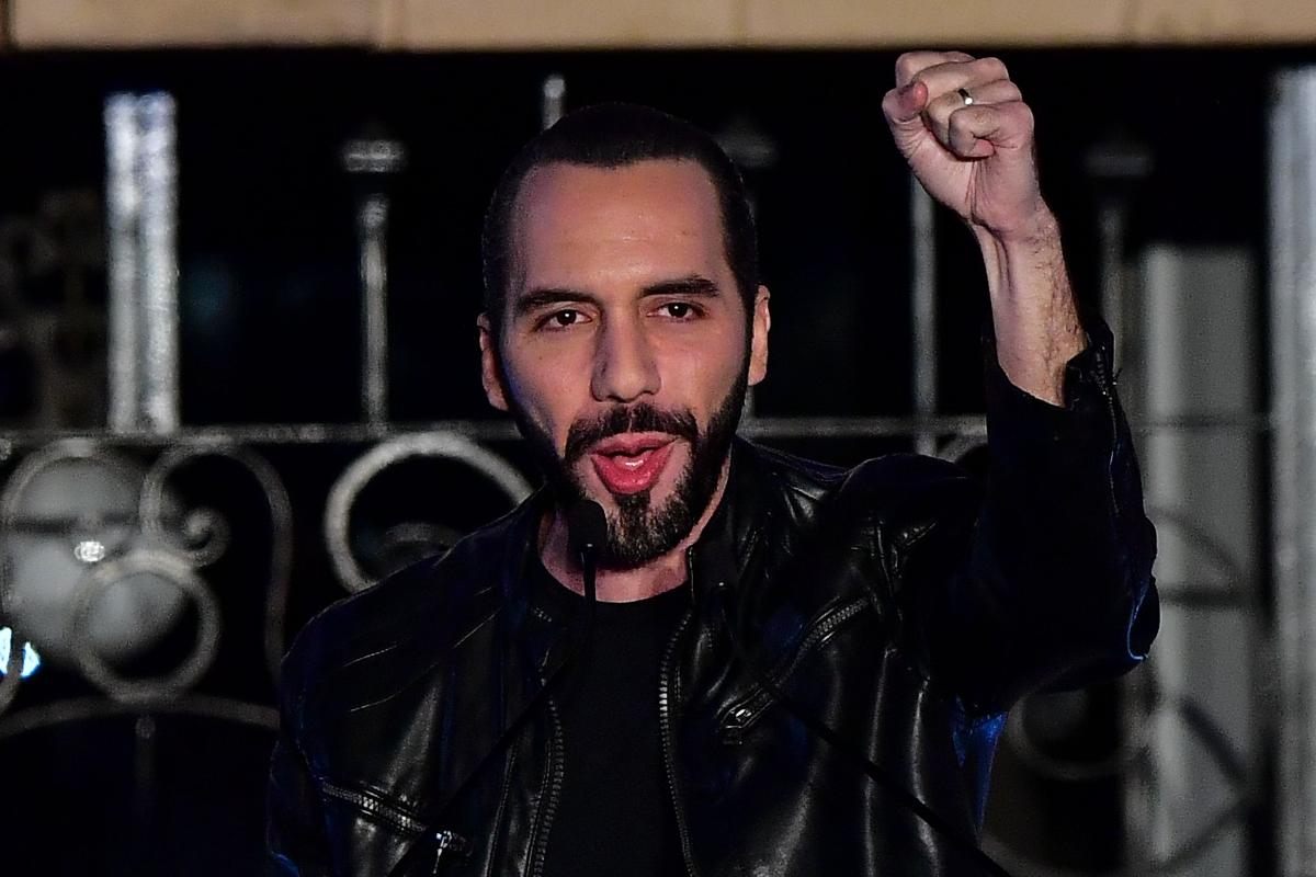 Nayib Bukele, da Grande Aliança Nacional (GANA), fala aos partidários depois de vencer as eleições presidenciais de El Salvador, em 3 de fevereiro de 2019 | LUIS ACOSTA/AFP