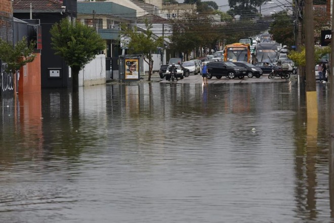 Rua Brasílio Itiberê | Átila Alberti/Tribuna do Paraná