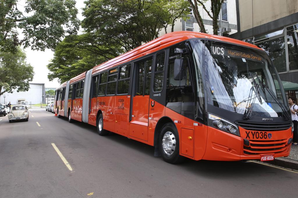 Novos biarticulados devem ser entregues no aniversário de Curitiba, em 29 de março | Divulgação/Scania
