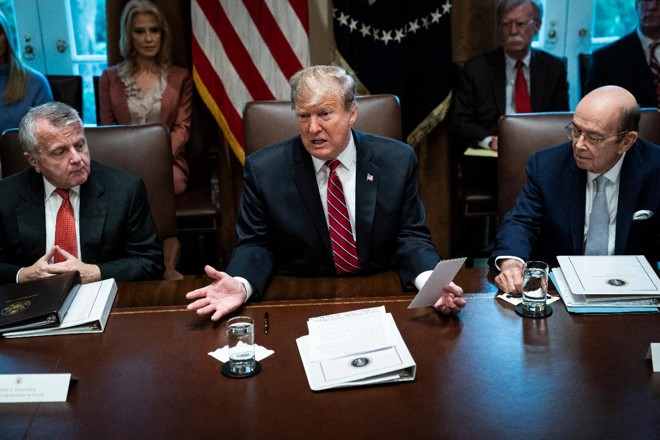 O presidente Donald Trump em uma reunião na Casa Branca na terça-feira (12) | Jabin Botsford/The Washington Post