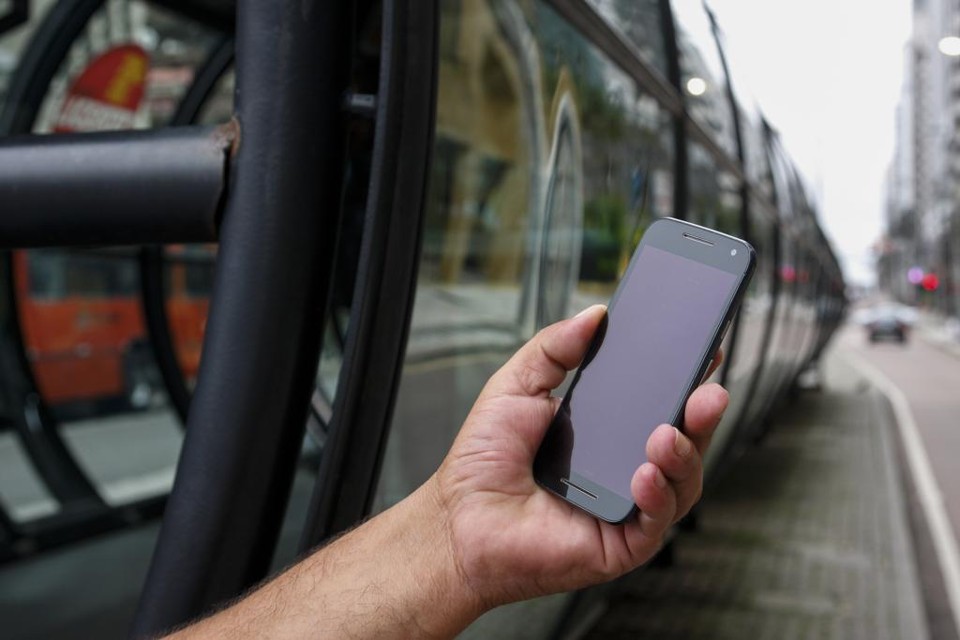 Prefeito Rafael Greca voltou a mencionar a intenção de fornecer wi-fi para os transporte público de Curitiba este ano. | Cassiano Rosario/Gazeta do Povo