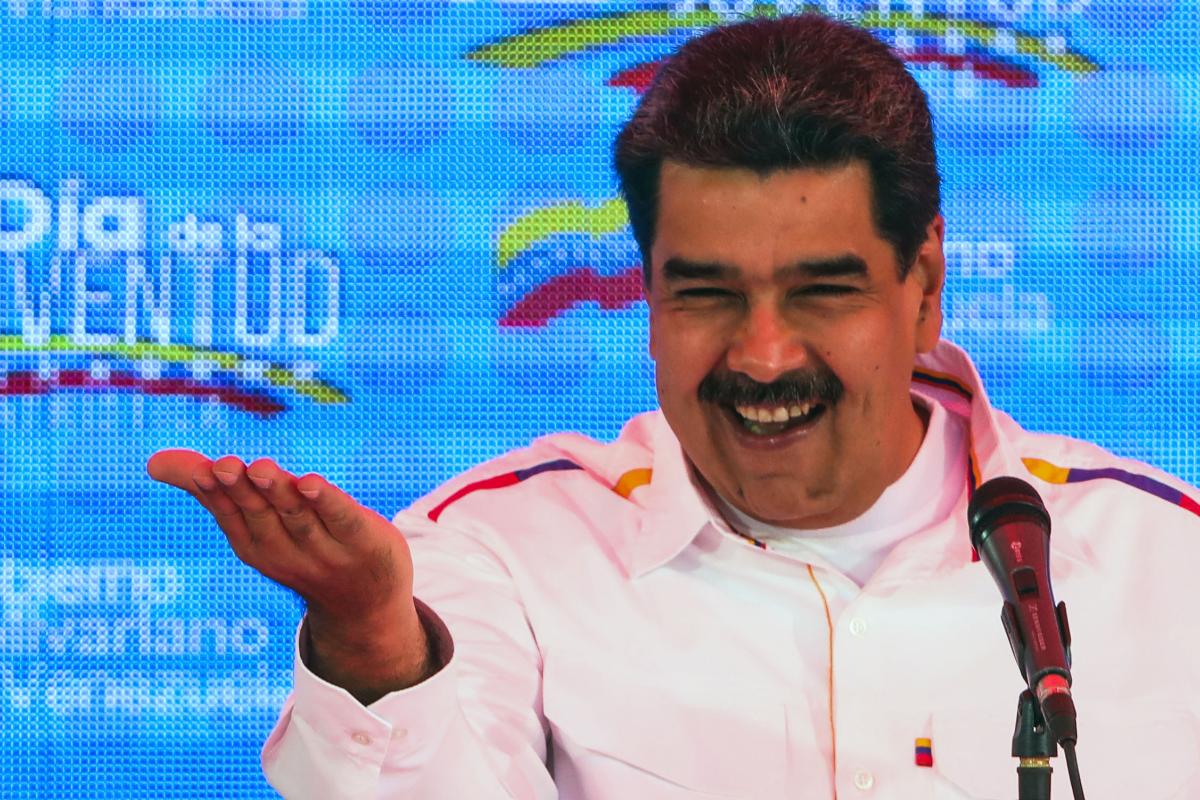 O ditador venezuelano Nicolás Maduro discursa em Caracas nesta terça-feira (12) |  ORANGEL HERNANDEZ / AFP