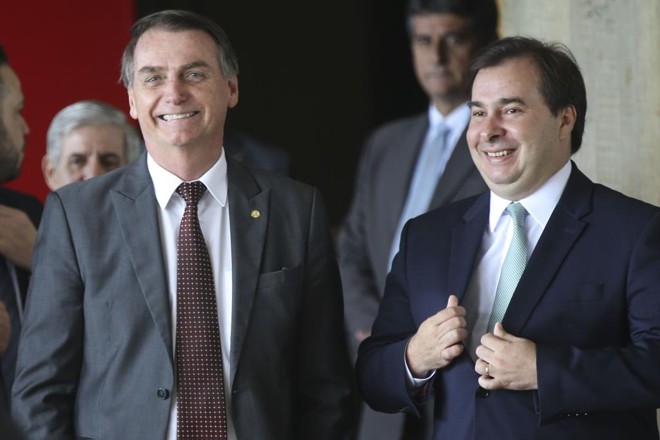 O presidente Jair Bolsonaro com Rodrigo Maia (DEM). | Antonio Cruz/Agência Brasil