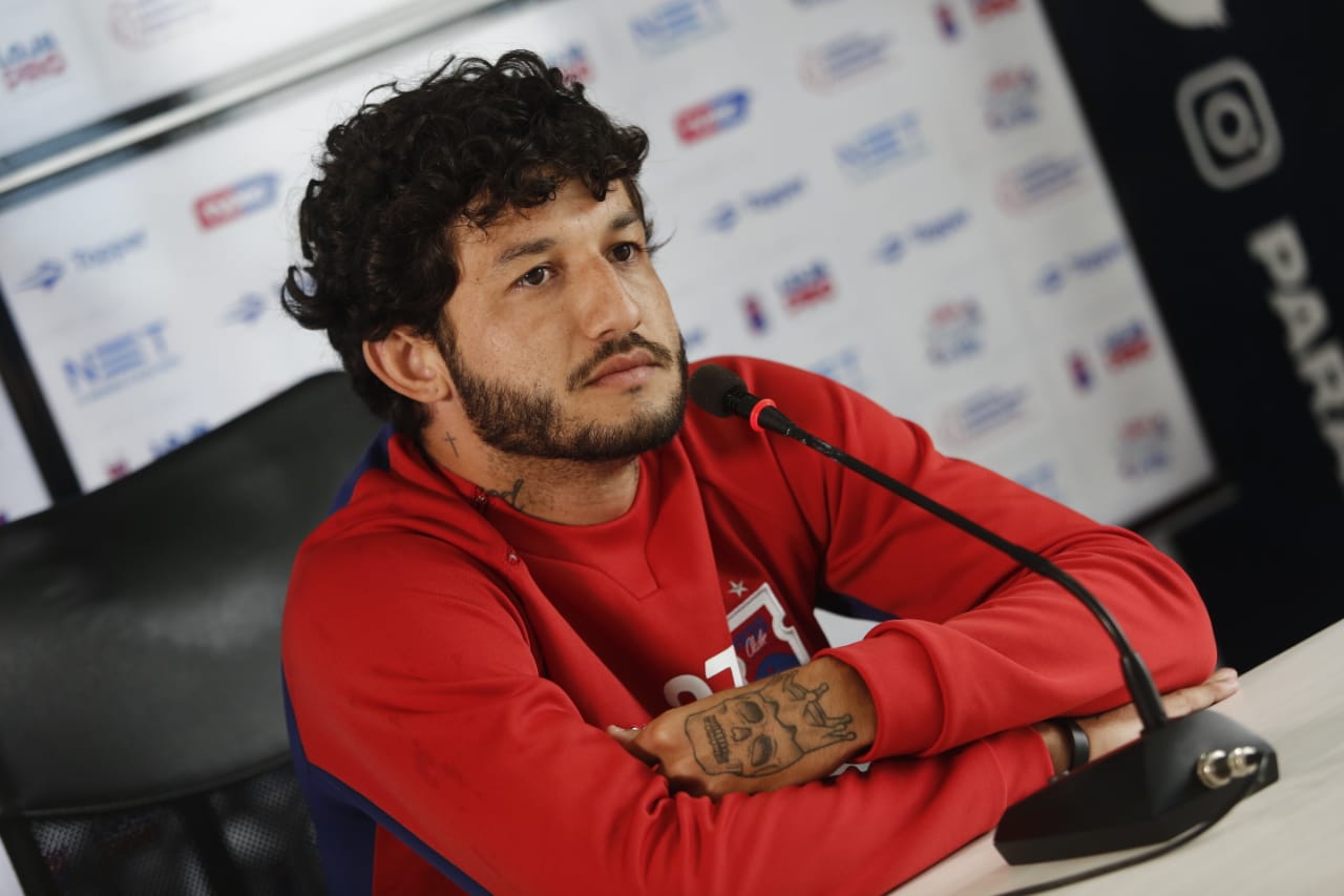 Volante Fernando Neto vem sendo um dos principais jogadores do Paraná em 2019 | André Rodrigues/Gazeta do Povo