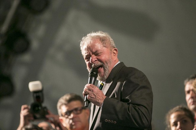 No total, o ex-presidente Lula foi condenado a 25 anos de prisão, contando a sentença do sítio de Atibaia e do caso do tríplex no Guarujá. | Marcelo Andrade/Gazeta do Povo