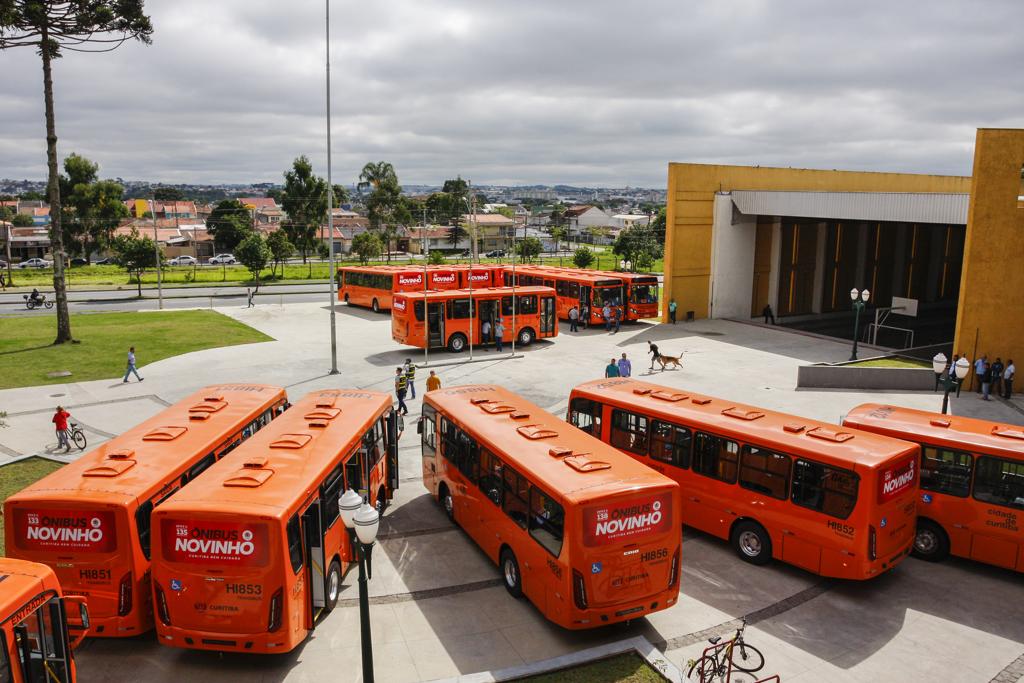 Nove veículos são equipados com duas portas para facilitar a integração de linhas. | Cassiano Rosario/Gazeta do Povo