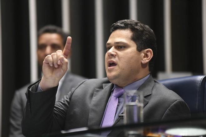 Davi Alcolumbre na presidência da sessão de sexta no Senado. | Jefferson Rudy/Agência Senado