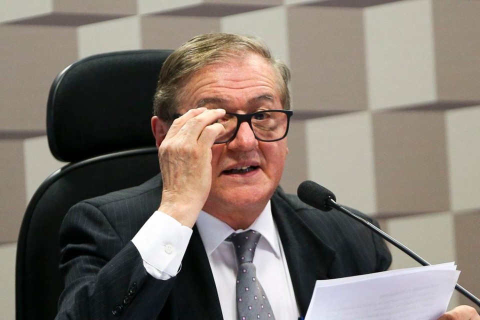 Primeira carta enviada a escolas do país orientava diretores a ler slogan de campanha de Bolsonaro: “Brasil acima de tudo. Deus acima de todos” | Agência Brasil